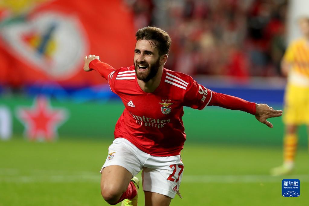 九游娱乐平台今晚本菲卡调整名单以备西甲清晨斯图加特备战欧超杯，巴塞罗那冲刺阶段队长鼓劲瞬间刷屏(2024欧超杯赛程一览表)